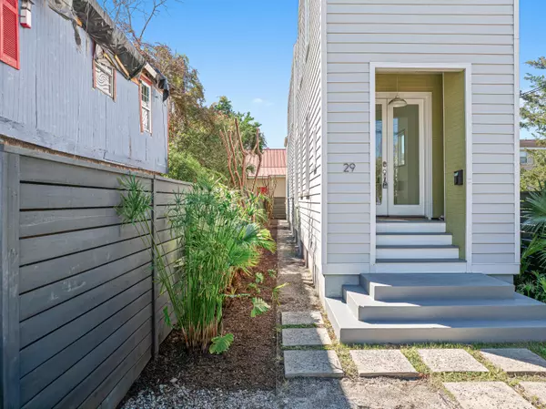 Charleston, SC 29403,29 Hanover St