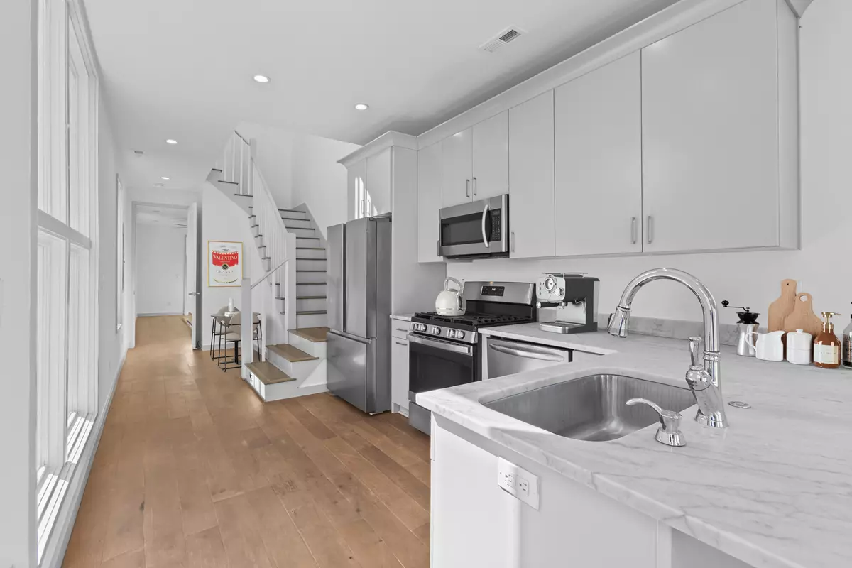 Charleston, SC 29403,29 Hanover St