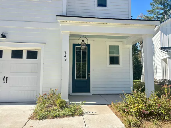 Charleston, SC 29414,249 Claret Cup Way