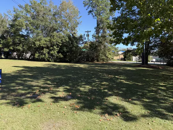 131 Cedar Dr, Saint Stephen, SC 29479