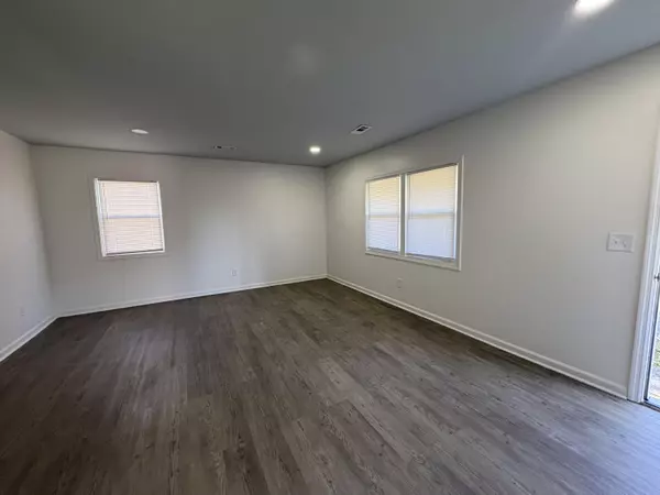 North Charleston, SC 29405,3119 Azalea Dr