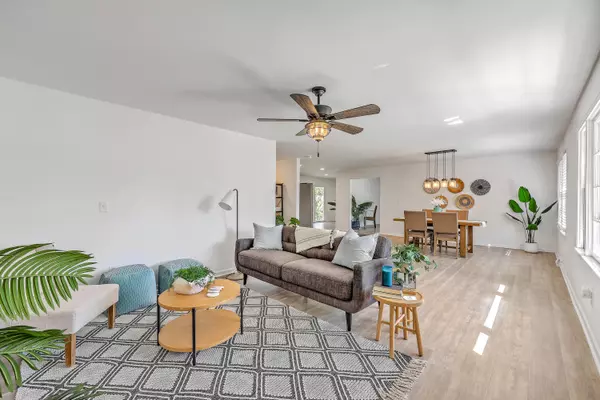 Summerville, SC 29483,702 N Palmetto St