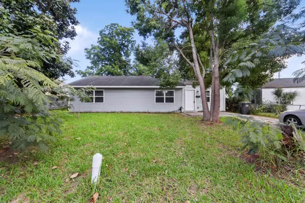 2351 Elegans Dr, Charleston, SC 29405