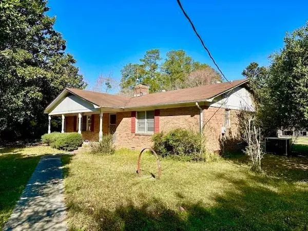 2080 Sniders Hwy, Walterboro, SC 29488