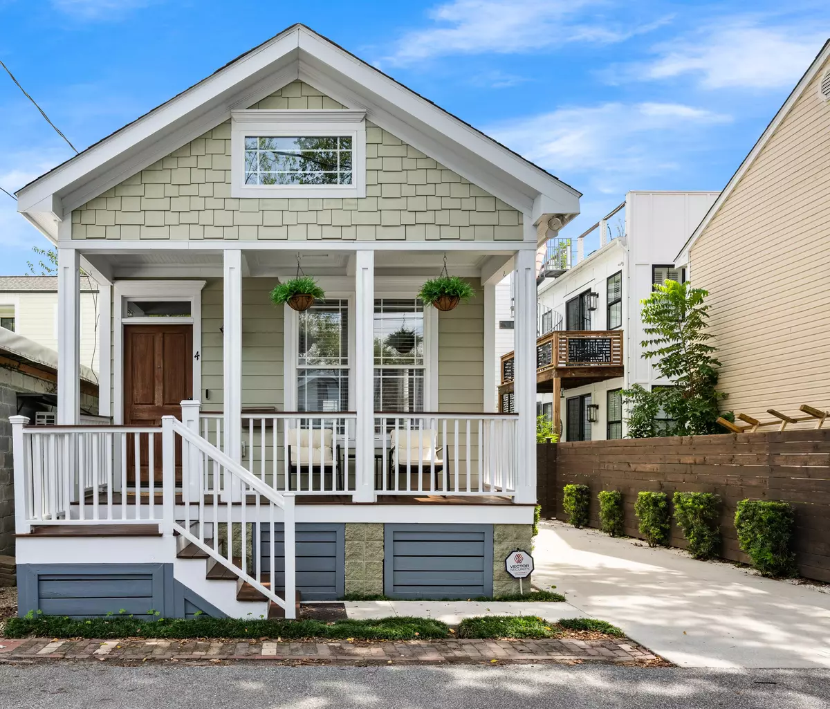 Charleston, SC 29403,4 Senate St