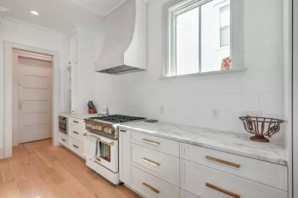 Charleston, SC 29401,24 Bennett St