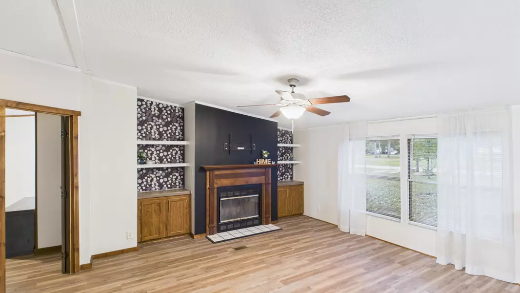 623 Barn Rd, Bonneau, SC 29431