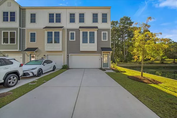 1023 Pettiford Pl, Hanahan, SC 29410
