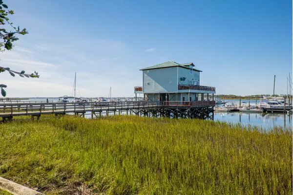 Folly Beach, SC 29439,E - 22 67 W 10th St E 22 St