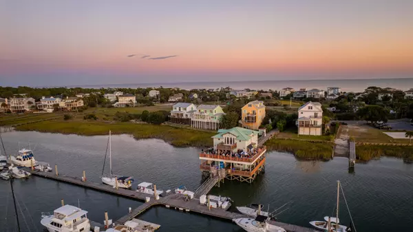 Folly Beach, SC 29439,E - 22 67 W 10th St E 22 St