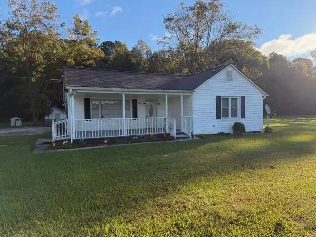 569 E Main St, Harleyville, SC 29448