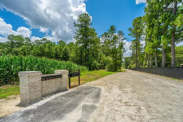 Summerville, SC 29486,559 Southern Acres Ln