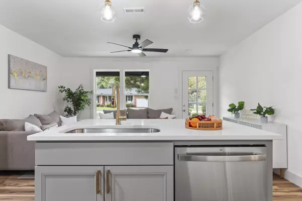 Summerville, SC 29483,403 Bryan St