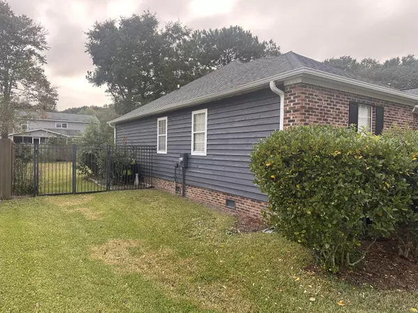 Mount Pleasant, SC 29464,611 Fishermans Bnd