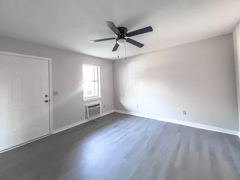 1231 Remount Rd #202, North Charleston, SC 29406