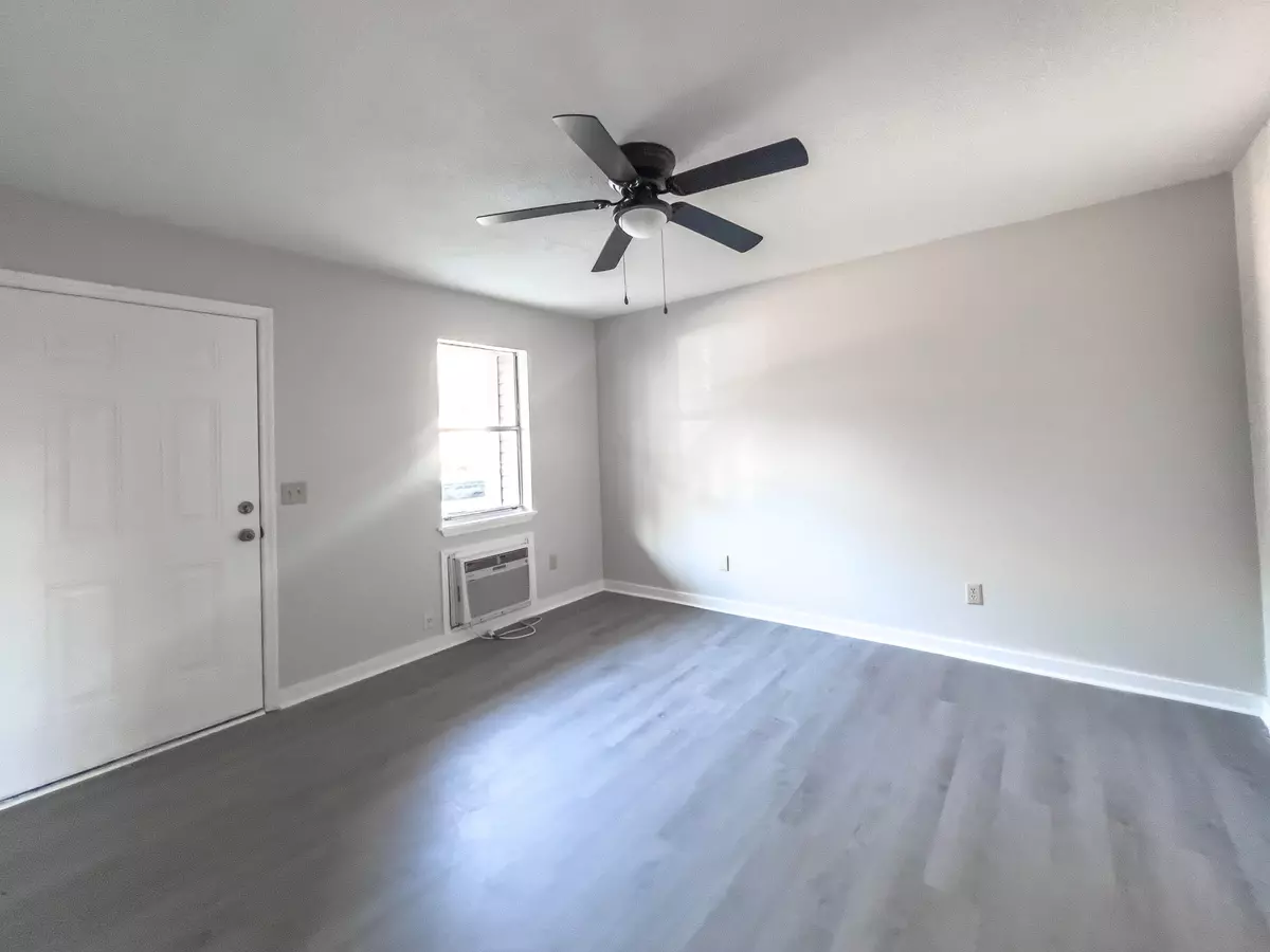 North Charleston, SC 29406,1231 Remount Rd #202