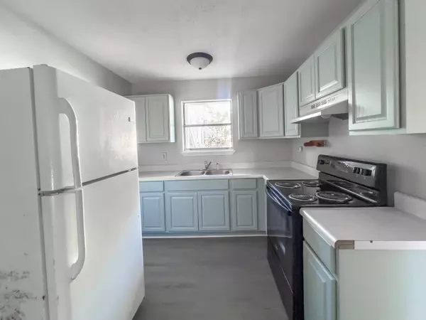 North Charleston, SC 29406,1231 Remount Rd #202