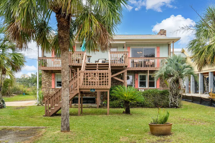912 W Ashley Ave, Folly Beach, SC 29439
