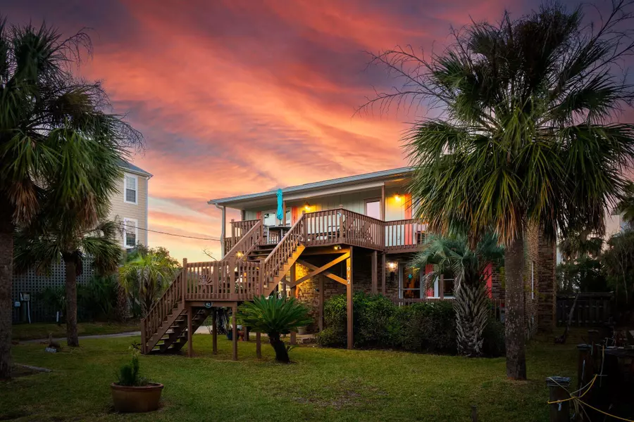 912 W Ashley Ave, Folly Beach, SC 29439