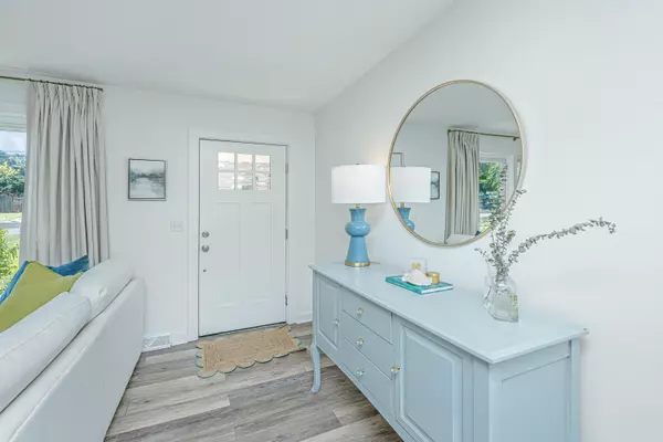 Hanahan, SC 29410,6020 Meadowcliff Ave