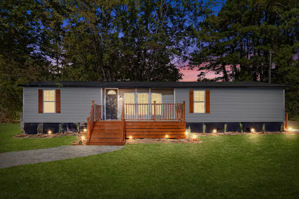 Summerville, SC 29483,334 Glen St