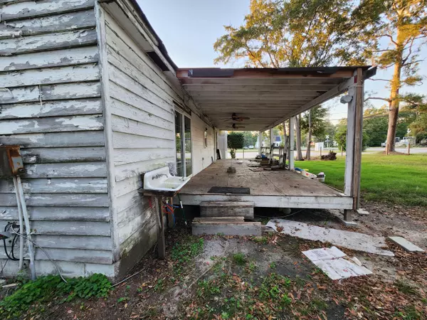 Holly Hill, SC 29059,905 Peak St