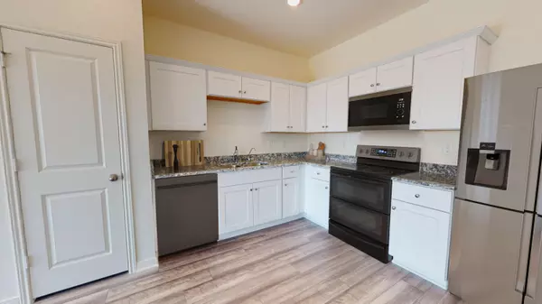 North Charleston, SC 29406,8867 Salamander Rd #69