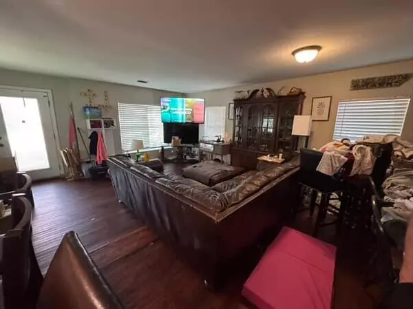 Mount Pleasant, SC 29464,202 Greenwich St