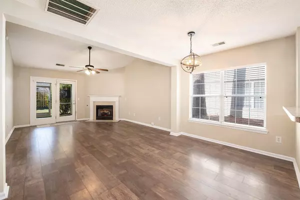 Hanahan, SC 29410,7322 Stoney Moss Way