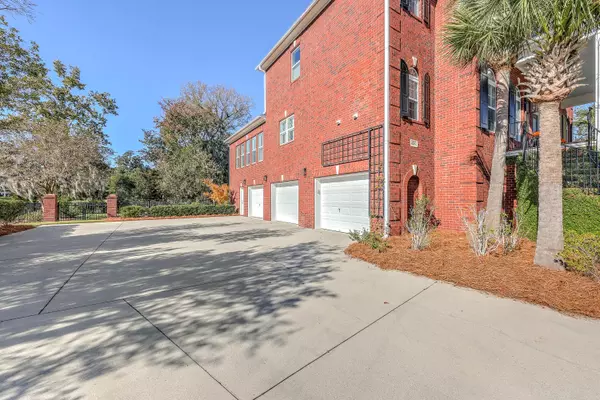 North Charleston, SC 29420,4204 Club Course Dr