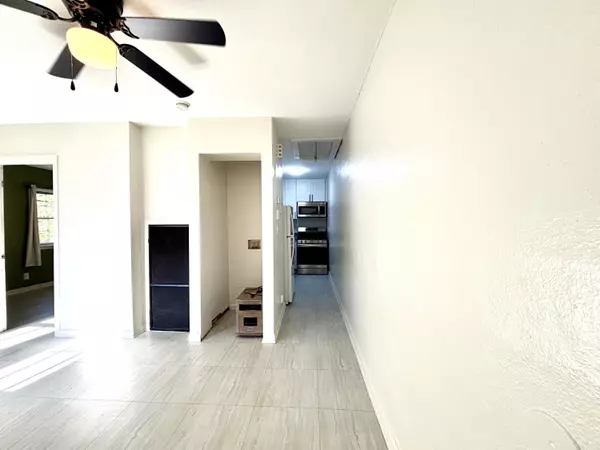 North Charleston, SC 29405,3104 Azalea Dr #B