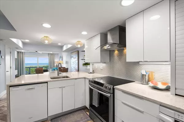 Saint Helena Island, SC 29920,4 Harbor Dr #K208