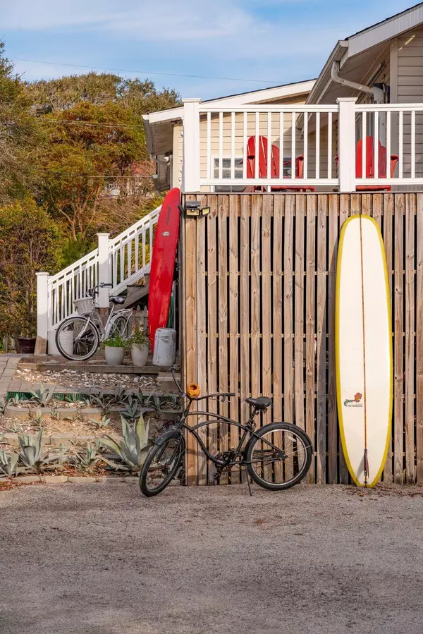 Folly Beach, SC 29439,904 E Arctic Ave