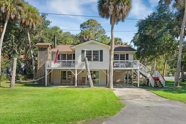 607 Portia St, Edisto Island, SC 29438