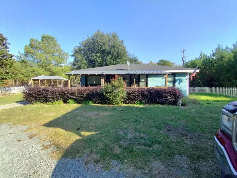 236 Julius Rd, Kingstree, SC 29556