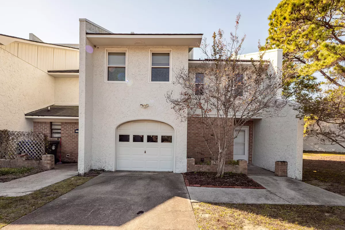Charleston, SC 29412,40 Meander Row #12