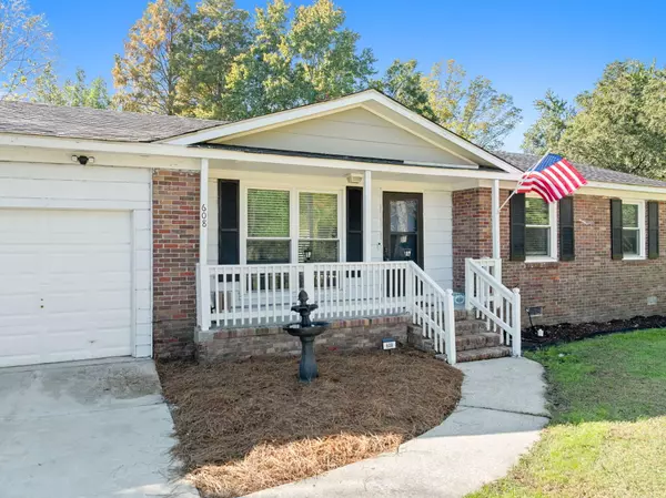 608 E 3rd North St, Summerville, SC 29485