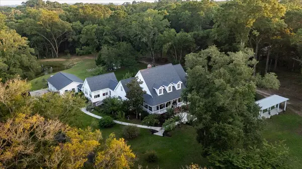 6949 Maybank Hwy, Wadmalaw Island, SC 29487