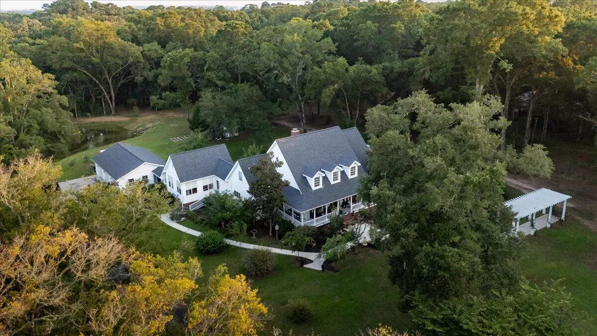 Wadmalaw Island, SC 29487,6949 Maybank Hwy