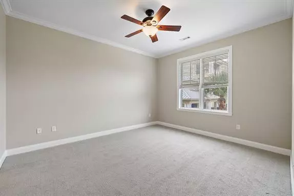 Charleston, SC 29492,200 River Landing Dr #104f