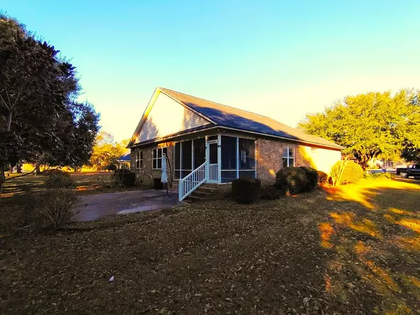 Manning, SC 29102,13 Lake Arbu Dr