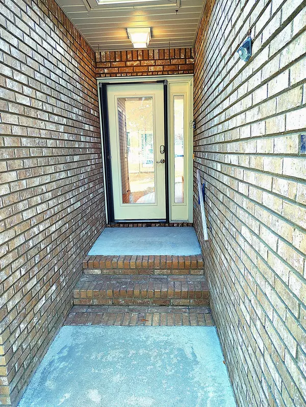 Manning, SC 29102,13 Lake Arbu Dr