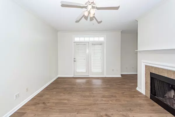 Charleston, SC 29407,45 Sycamore Ave #234