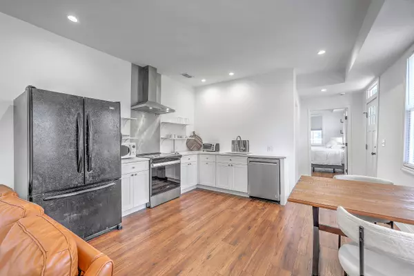 Charleston, SC 29403,19 America St #A And B