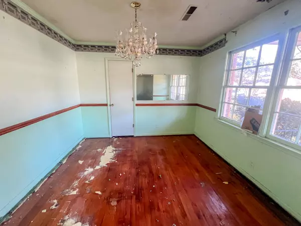 2156 Wood Ave, Charleston, SC 29414