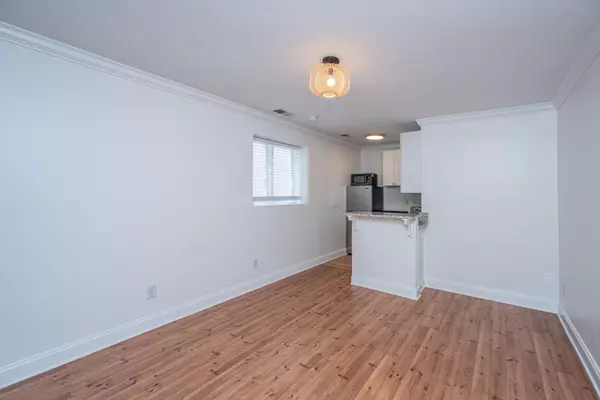 Charleston, SC 29406,338 King St #C