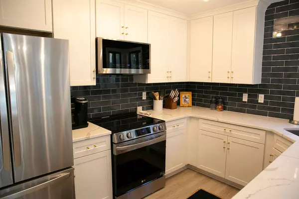 Edisto Island, SC 29438,853 Club Cottage Dr