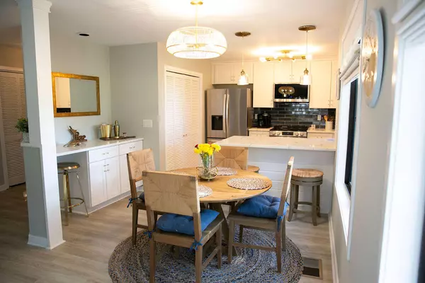 Edisto Island, SC 29438,853 Club Cottage Dr