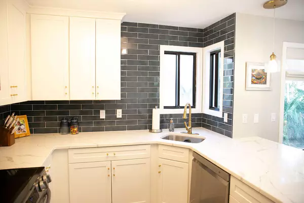 Edisto Island, SC 29438,853 Club Cottage Dr