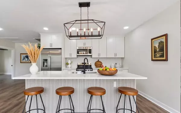 North Charleston, SC 29405,2136 Commander